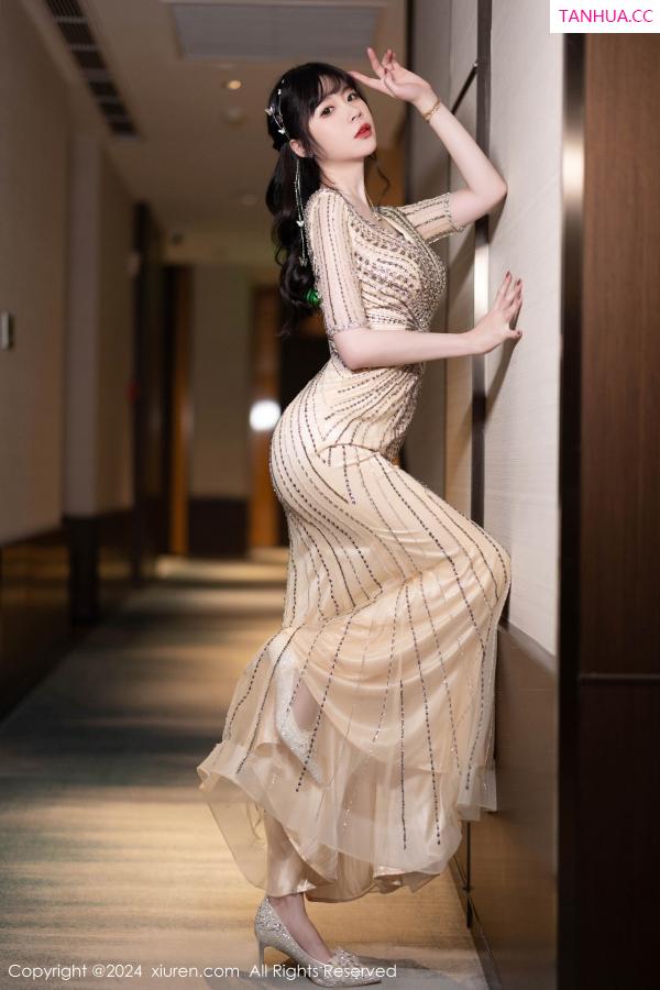 梦心玥  [XiuRen]高清写真图 2024.01.24 No.8014 梦心玥 长裙美腿第10张图片